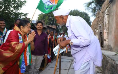 प्रभावती घोगरे यांच्या संवाद फेऱ्यांना राहात्यात नागरिकांचा मोठा प्रतिसाद