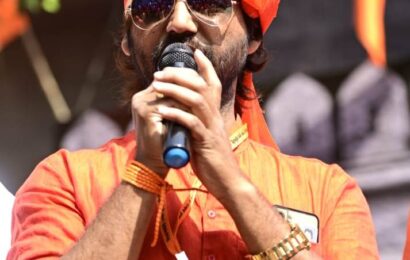 संगमनेरमध्ये मुख्यमंत्र्यांचा सभेचा फुसका बार, मुख्यमंत्र्यांच्या सभेच्या नावाखाली तरुणांना फसवले – अमर कतारी