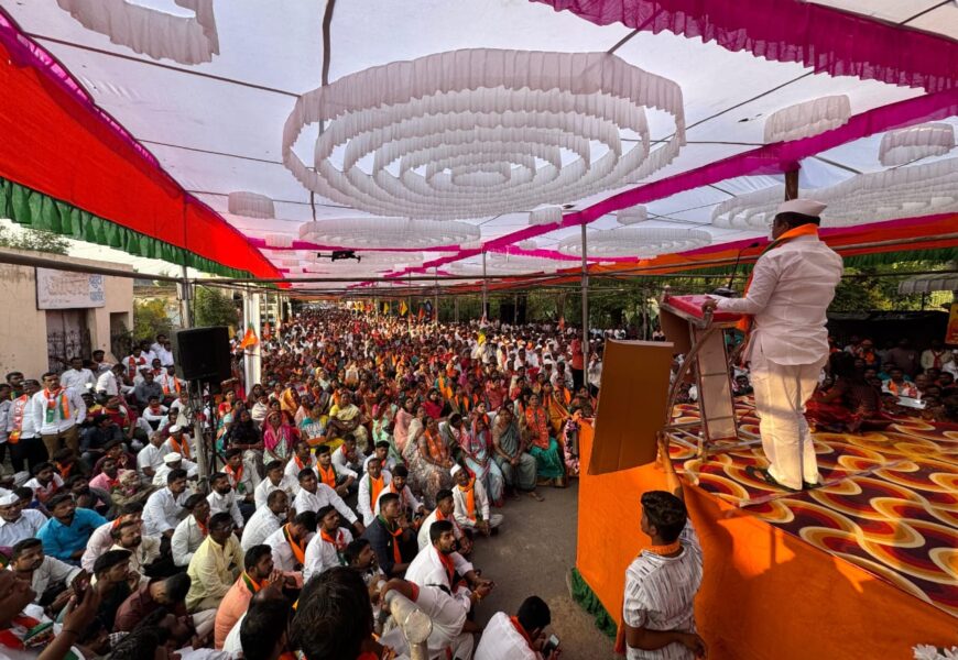 प्रचंड जनसमुदायाच्या उपस्थितीत महायुतीचे उमेदवार शिवाजीराव कर्डिलेंच्या प्रचार सभेची सांगता
