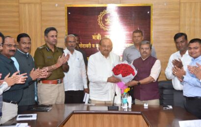 जिल्ह्याच्या विकासाचा कृती आराखडा तयार करा – पालकमंत्री राधाकृष्ण विखे पाटील