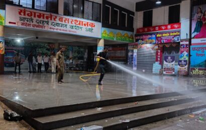 थोरात कारखान्याच्या मदतीने हायटेक बसस्थानकाची स्वच्छता