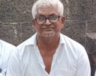 झाड अंगावर पडून शिवाजी विश्वनाथ वाकचौरे यांचा मृत्यू झाड अंगावर पडून शिवाजी विश्वनाथ वाकचौरे यांचा मृत्यू