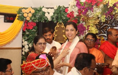 संगमनेरमध्ये गुरु पौर्णिमेनिमित्त साई मंदिरात श्री साई चरित्र पारायण व पालखी सोहळा संपन्न संगमनेरमध्ये गुरु पौर्णिमेनिमित्त साई मंदिरात श्री साई चरित्र पारायण व पालखी सोहळा संपन्न