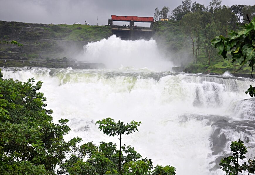 भंडारदरा धरणातून विसर्ग सुरु तर रंधा फॉल सुरु झाल्याने पर्यटकांना पर्वणी