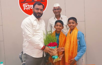 दोघा जुळ्या भावांची एकसारखे गुण मिळवत मुलांमध्ये जिल्ह्यात प्रथम येत नवोदयमध्ये निवड, पार्थ आणि प्रीत वाकळेंवर शुभेच्छांचा वर्षाव दोघा जुळ्या भावांची एकसारखे गुण मिळवत मुलांमध्ये जिल्ह्यात प्रथम येत नवोदयमध्ये निवड, पार्थ आणि प्रीत वाकळेंवर शुभेच्छांचा वर्षाव