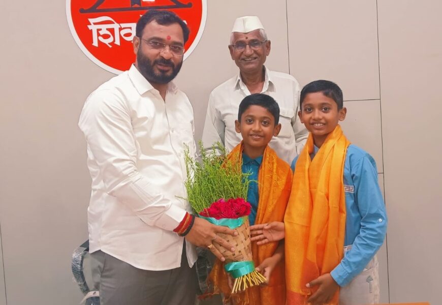 दोघा जुळ्या भावांची एकसारखे गुण मिळवत मुलांमध्ये जिल्ह्यात प्रथम येत नवोदयमध्ये निवड, पार्थ आणि प्रीत वाकळेंवर शुभेच्छांचा वर्षाव