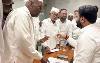 नागरिकांच्या समस्या आमदार अमोल खताळ यांनी जागेवरच सोडवल्याने नागरिक समाधानी नागरिकांच्या समस्या आमदार अमोल खताळ यांनी जागेवरच सोडवल्याने नागरिक समाधानी