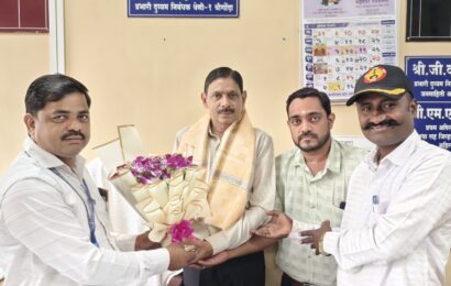 महसूल सप्ताहानिमित्त दुय्यम निबंधक कार्यालयात मान्यवरांचा सत्कार, सलोखा योजना वितरण व वृक्षारोपण सोहळा