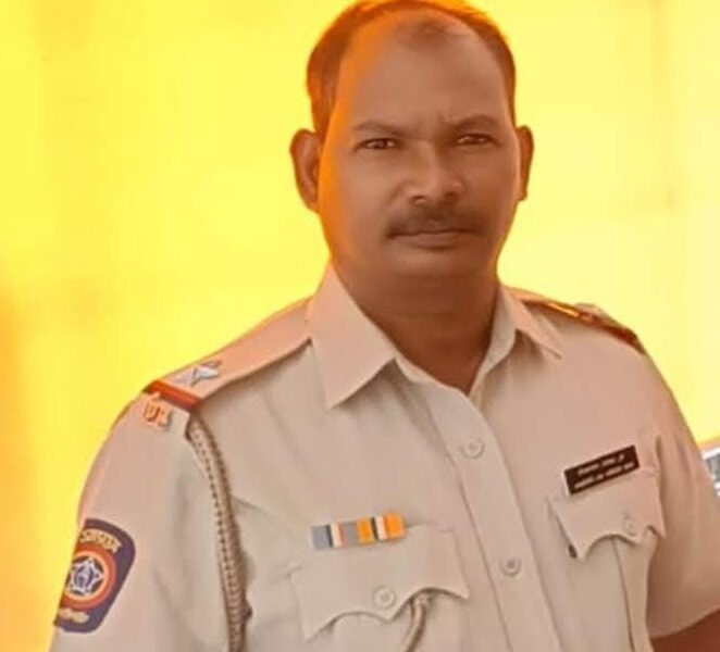 सहाय्यक फौजदार आदिनाथ गांधले यांची पोलिस उपनिरीक्षक पदावर बढती सहाय्यक फौजदार आदिनाथ गांधले यांची पोलिस उपनिरीक्षक पदावर बढती