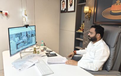 संगमनेर तालुक्यातील गुंजाळवाडी, कासारा दुमाला, समनापूर राजापूरच्या पोकळीस्त नोंदी रद्द करणे विषयावरील महसूल मंत्र्यांसोबतची बैठक सकारात्मक – आमदार अमोल खताळ