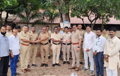 विसर्जन मिरवणुकीत पोलिस बांधवांसाठी ‘व्हाईस ऑफ मीडिया’चा ममतेचा स्पर्श