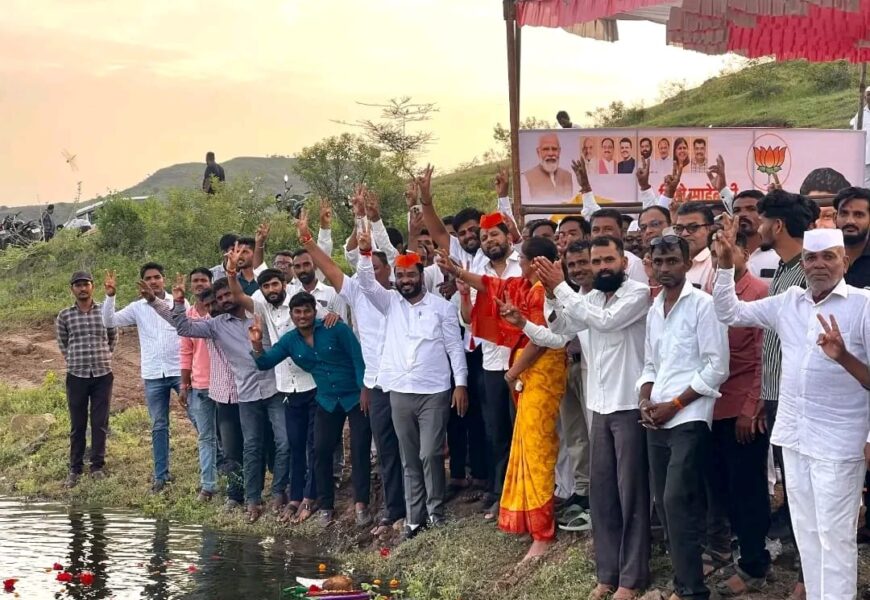 निळवंडे कालव्याचे पाणी मालुंजे पाझर तलावात आल्याने शेतकरी समाधानी ! निळवंडे कालव्याचे पाणी मालुंजे पाझर तलावात आल्याने शेतकरी समाधानी !