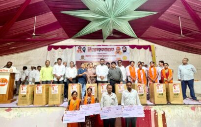 बांधकाम कामगारांकडून पैसे घेणाऱ्यांविरोधात गुन्हे दाखल करणार – आमदार अमोल खताळ यांचा गर्भित इशारा बांधकाम कामगारांकडून पैसे घेणाऱ्यांविरोधात गुन्हे दाखल करणार – आमदार अमोल खताळ यांचा गर्भित इशारा