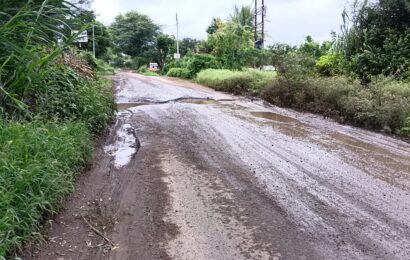 मांडवे बुद्रुक-हवालदार वस्ती येथील एका खड्ड्यामुळे अनेकांचे जीव धोक्यात !
