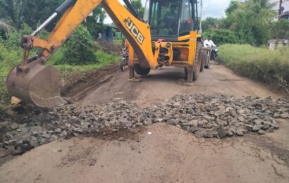 सी न्यूज मराठीने बातमी प्रसिद्ध केली आणि रस्त्याची डागडुजी झाली, तो खड्डा तात्काळ बुजवला !