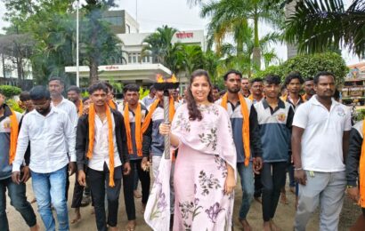 डॉ. जयश्रीताई थोरात यांनी केले नवरात्र ज्योतीचे स्वागत