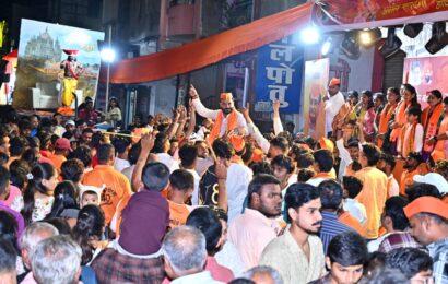 गणेश मंडळांचा व ढोल ताशा पथकांचा शिवसेना महायुतीकडून सन्मान