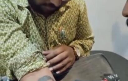 लोकनेते बाळासाहेब थोरात यांची हातावर कोरली छबी