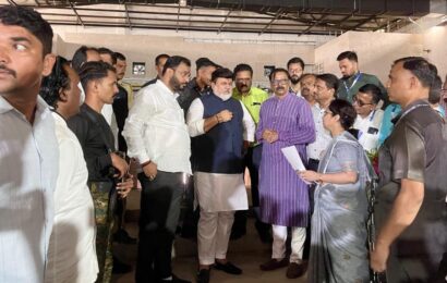 कवी अनंत फंदी नाट्यगृह कामासाठी निधीची कमतरता कमी पडू देणार नाही – ना. सामंत