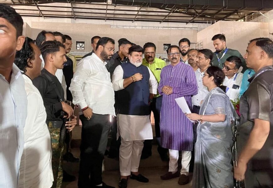 कवी अनंत फंदी नाट्यगृह कामासाठी निधीची कमतरता कमी पडू देणार नाही – ना. सामंत