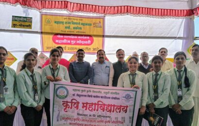 पिंपळगाव माळवी येथे महाबीज तूर ‘गोदावरी’चे पीक प्रात्यक्षिक; कृषिकन्यांचा उत्साहपूर्ण सहभाग पिंपळगाव माळवी येथे महाबीज तूर ‘गोदावरी’चे पीक प्रात्यक्षिक; कृषिकन्यांचा उत्साहपूर्ण सहभाग