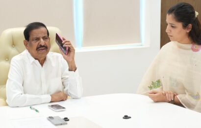 बिबट्यांच्या वाढत्या हल्ल्याबाबत डॉ. जयश्रीताई थोरात यांनी घेतली वन मंत्री गणेश नाईक यांची भेट