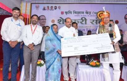 बियाणे आणि रासायनीक औषधांच्‍या माध्यमातून शेतक-यांचे फसवणूक टाळण्‍यासाठी नवीन बियाणे, किटकनाशक कायदा केंद्र सरकार आणणार – केंद्रीय कृषी तथा ग्रामविकास मंत्री शिवराजसिंह चौहान