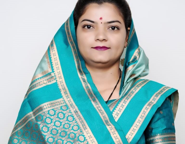 पदवीधर आमदारांनी शास्तीचे खोटे श्रेय घेवू नये – पूनम दायमा