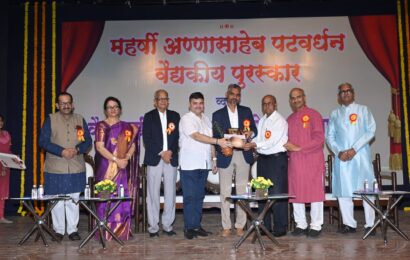 डॉ. संजय खेडेकर यांना वैद्य खडीवाले पुरस्कार !