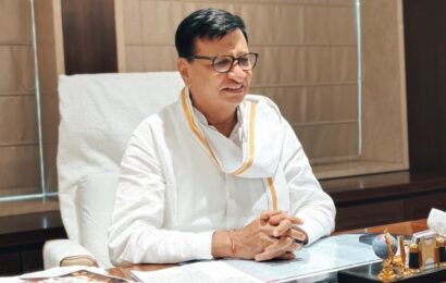 पालकमंत्र्यांनी रेल्वेमंत्र्यांना नेमका कोणता मार्ग सुचविला ते स्पष्ट करावे – मा. मंत्री थोरात पालकमंत्र्यांनी रेल्वेमंत्र्यांना नेमका कोणता मार्ग सुचविला ते स्पष्ट करावे – मा. मंत्री थोरात