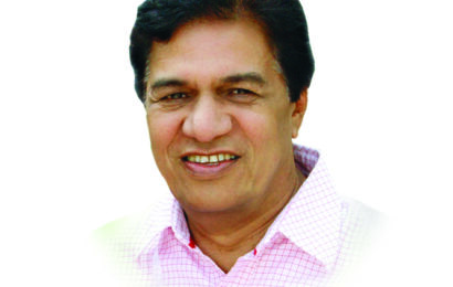 मा. आ. डॉ. तांबे यांनी ॲसिड हल्ल्यात जखमी झालेल्या मुलीची घेतली भेट