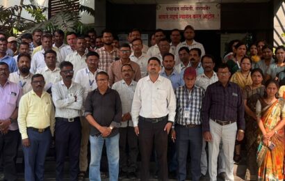 संगमनेर पंचायत समितीतील अधिकाऱ्याला केलेल्या मारहाणीचा कामबंद आंदोलन करत निषेध