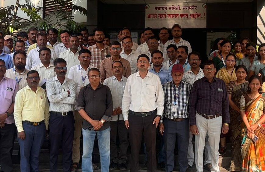 संगमनेर पंचायत समितीतील अधिकाऱ्याला केलेल्या मारहाणीचा कामबंद आंदोलन करत निषेध