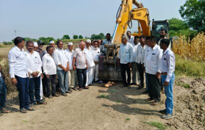 लोकनेते बाळासाहेब थोरात यांच्या नेतृत्वात चिंचोली गुरव मध्ये सिमेंट पाईप टाकण्याचे काम सुरू