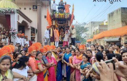 संगमनेरला शेकडो महिलांनी ओढला हनुमानाचा रथ !