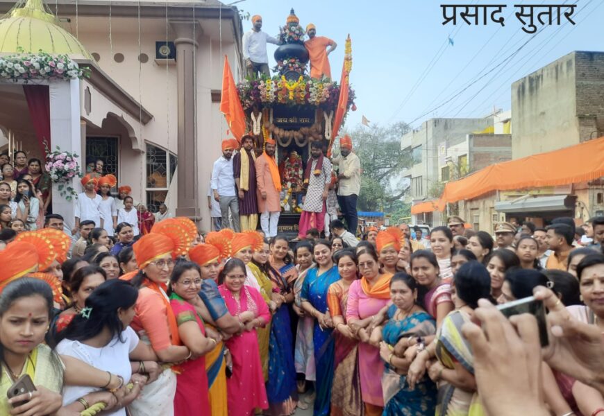 संगमनेरला शेकडो महिलांनी ओढला हनुमानाचा रथ !